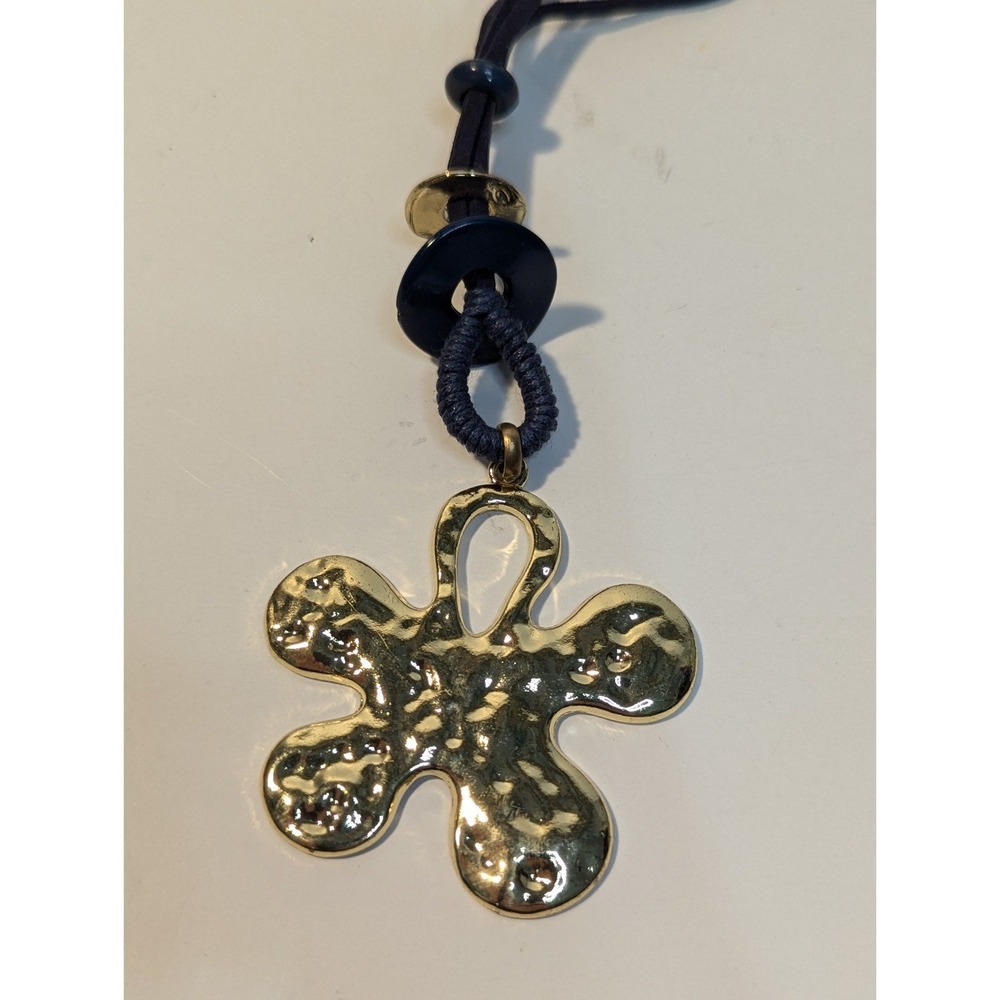 Gold chunky flower pendant